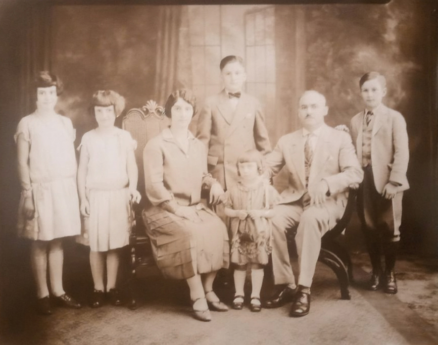 early 1900s sepia tone photo of Peter & Helen Watson with their 5 children