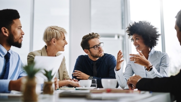 5 people in a business meeting