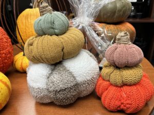 6 knit and crocheted pumpkins