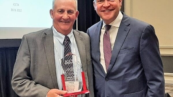 Steve Spivey & Bob Thompson with award