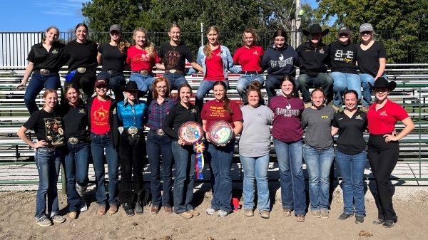 23 equine students smiling & facing camera