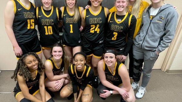 11 members of women's basketball team