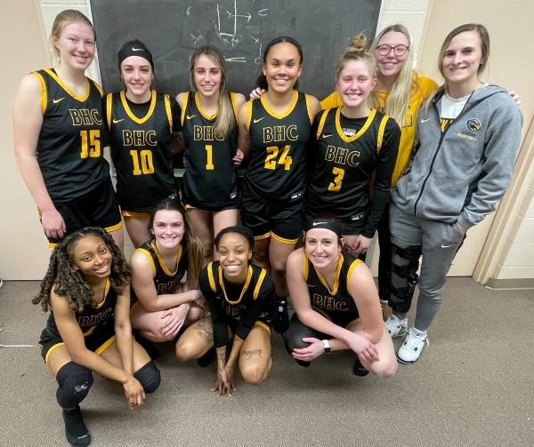 11 members of women's basketball team