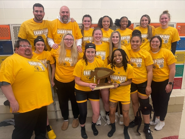 women's basketball team players and coaches with Women's Basketball Champions Arrowhead Athletic Conference award